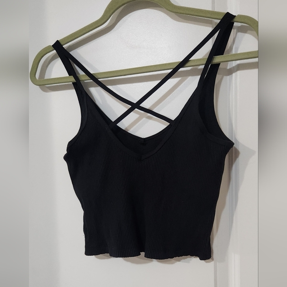 Vuori Women's Black Cross-Back Top - Picture 4 of 6